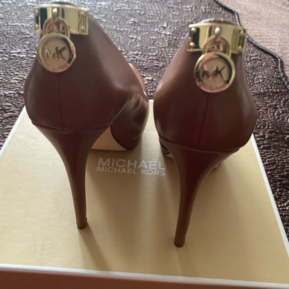 Michael Kors Hamilton Pumps. Like New! Size 8. - Picture 1 of 7